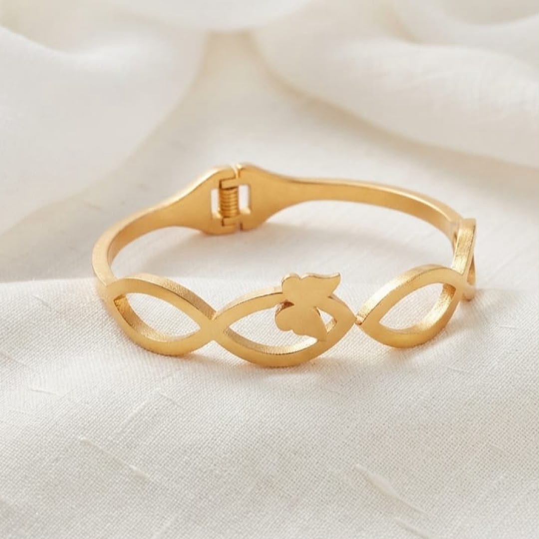 Butterfly hand cuff