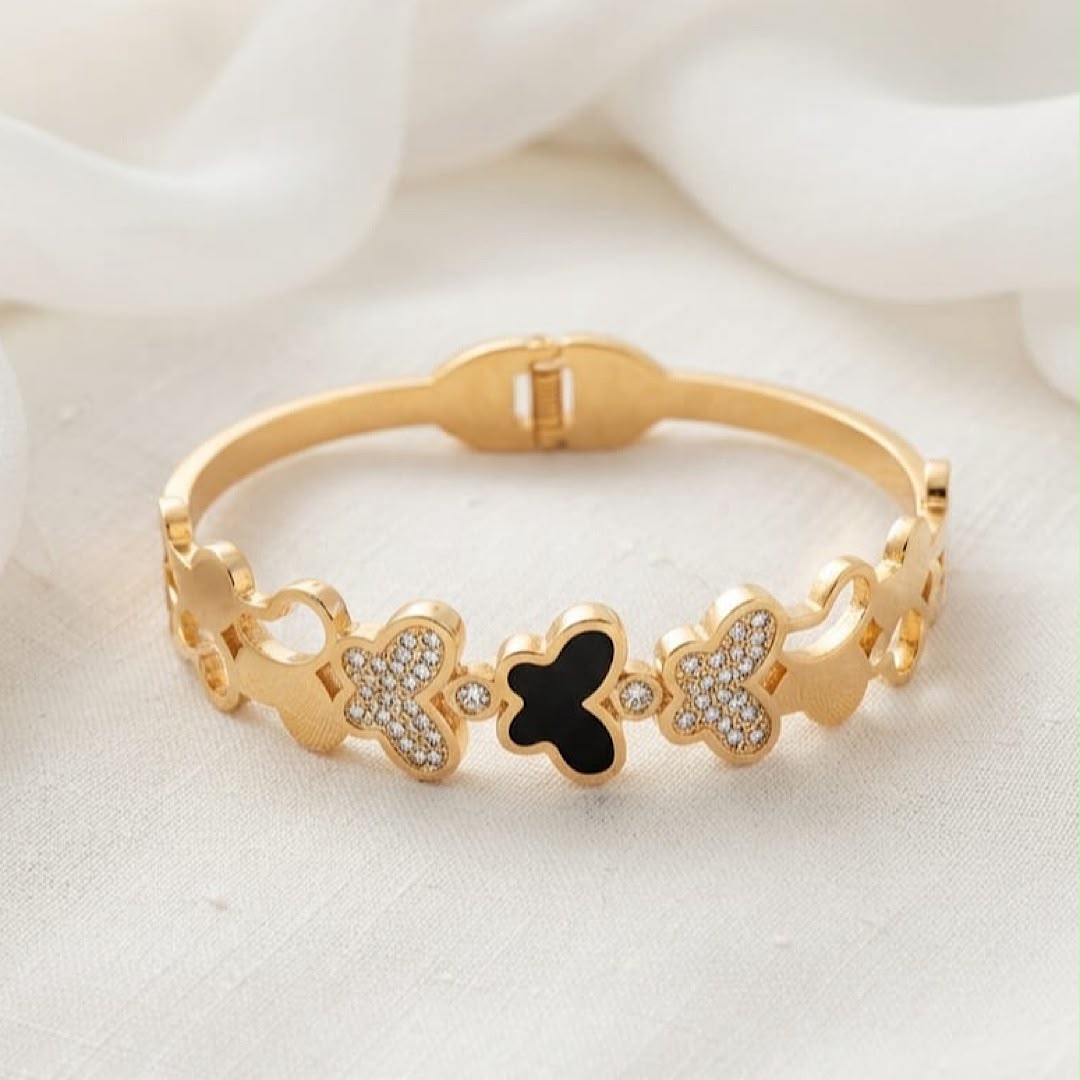 Butterfly hand cuff