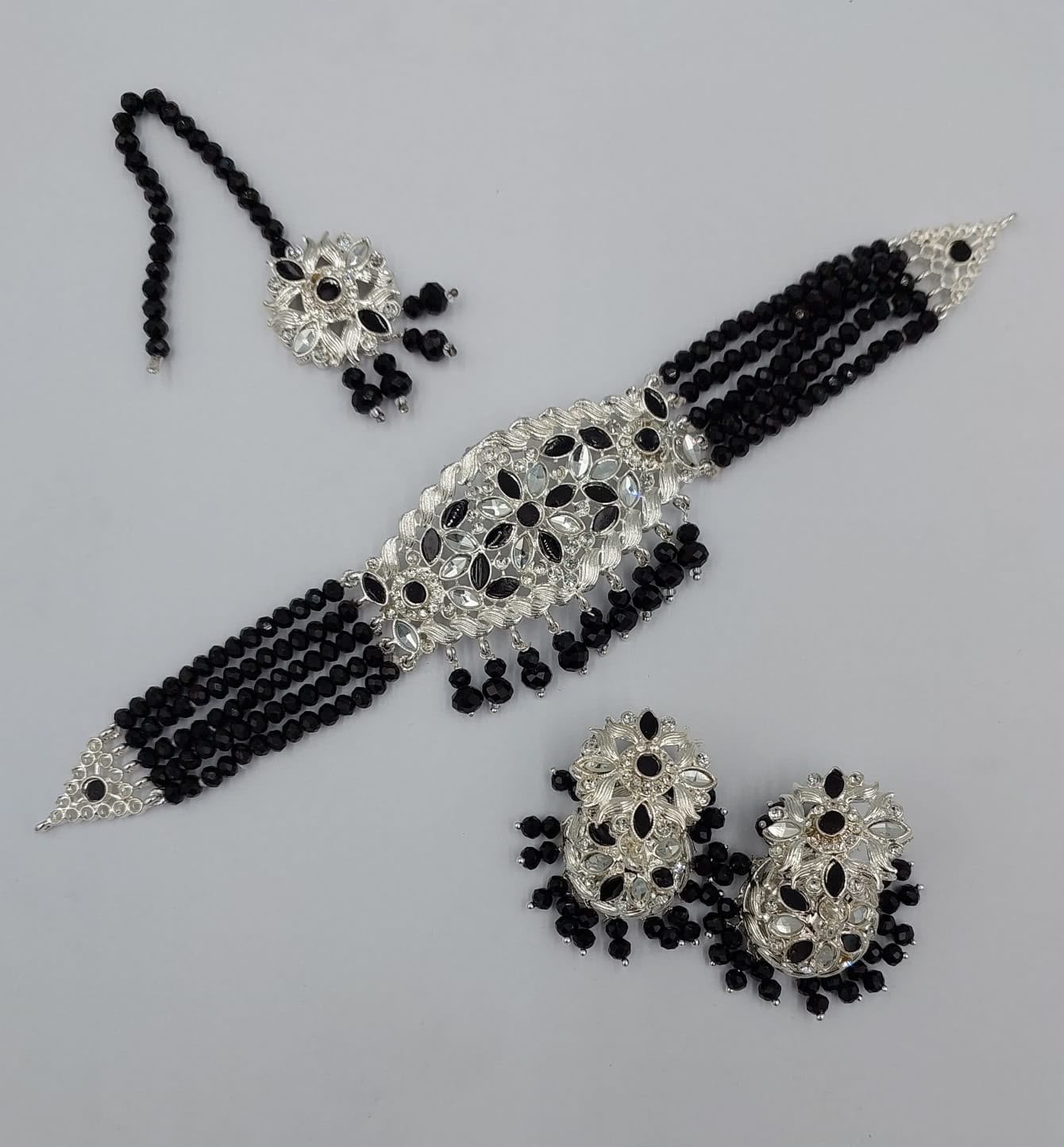 choker set